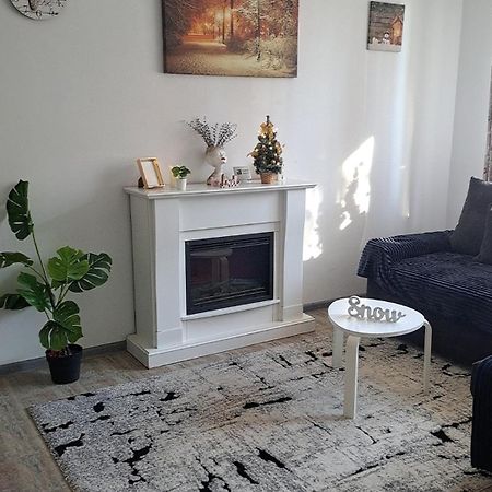 Appartamento Casuta Cu Povesti Campina Esterno foto